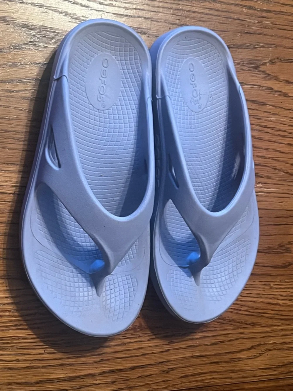 OOFOS light blue recovery flip flops - Picture 2 of 3